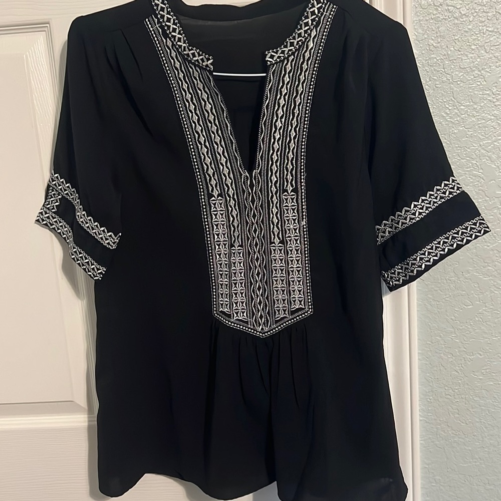 Black V-neck embroidered top size medium NWOT